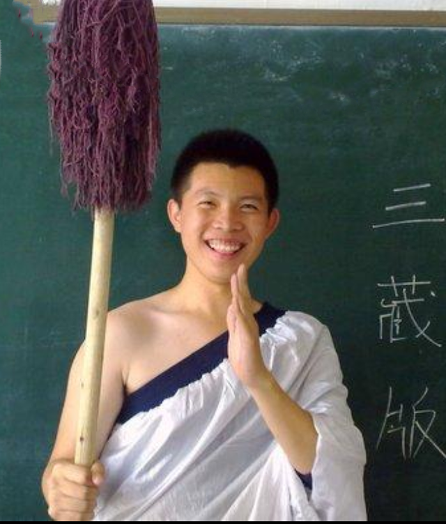 對校服下手！熊孩子爆改「土味校服」氣炸教導主任　土學生秒變「時尚達人」網跪服：個個是高手