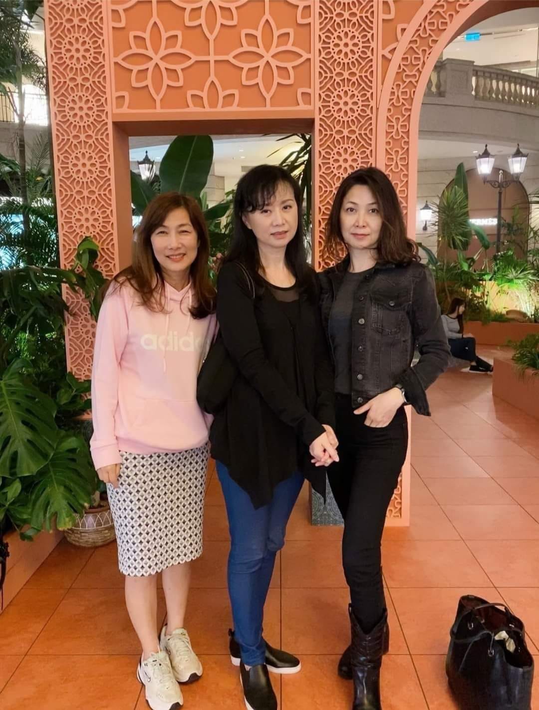 昔玉女姐妹驚艷同框！李碧華隔20年「揪才女重溫往日情」快認不出彼此　笑揭老友「商場強人驚天身分」引退更成功