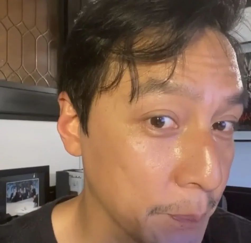 怕被老婆唸！人夫剃完光頭「把頭皮紋成全黑」想裝沒事　一看正面「老婆發現笑出來」全網笑歪