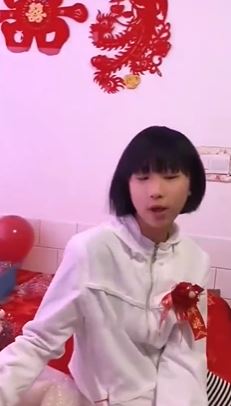 母子戀修成正果！50歲女董嫁25歲鮮肉「小姑被誤認成姪女」　和婆婆「貼臉合照像姊妹」網讚：顏值可以啊