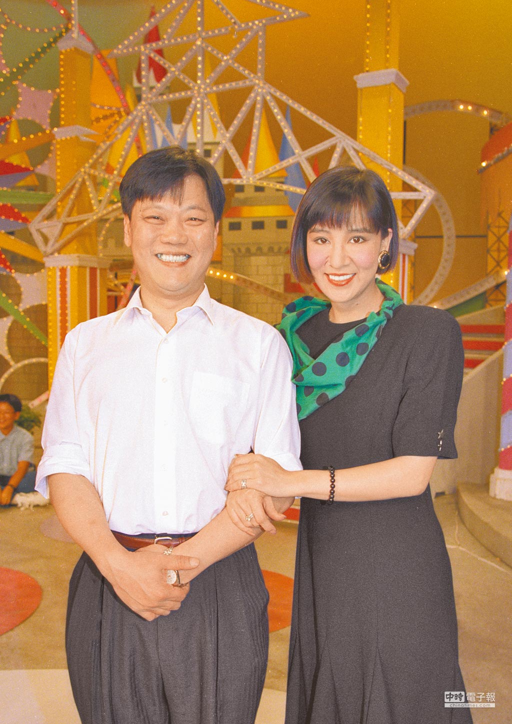 倪敏然離世16年！遺孀憶當年「回台為夫奔喪」再見卻是天人永隔　「單親養大兒女」對夫恨早放下：人生重來仍會愛他