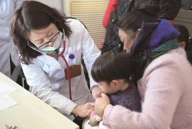差點出事！奶奶送孫女祖傳銀手鐲「手鐲一天比一天亮」　醫生怒斥：趕緊摘掉