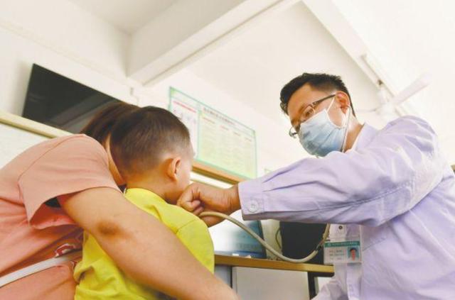 差點出事！奶奶送孫女祖傳銀手鐲「手鐲一天比一天亮」　醫生怒斥：趕緊摘掉