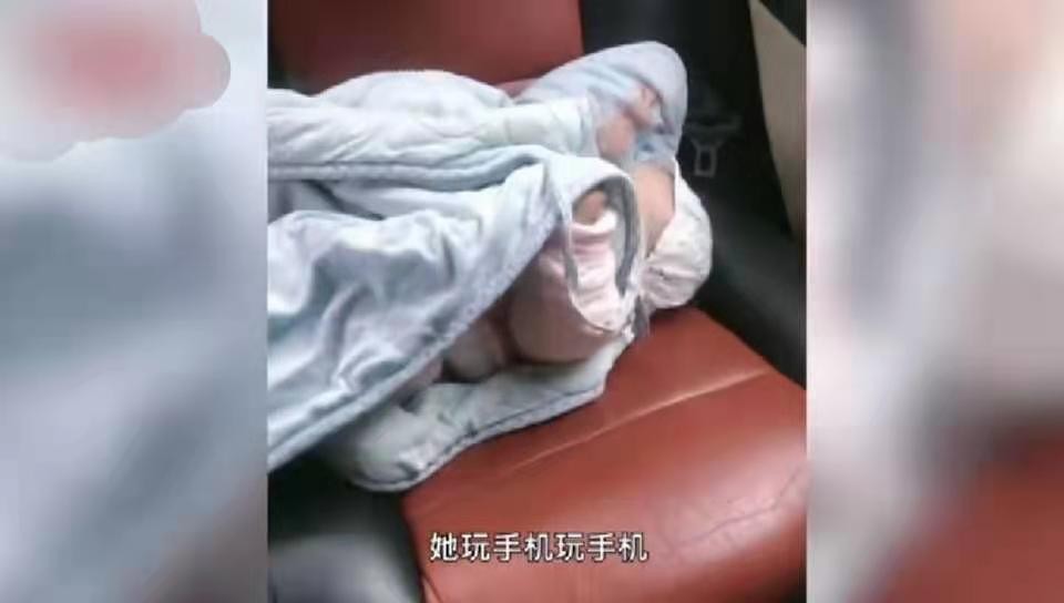 太粗心！新手媽媽出門「把寶寶落車上」　司機驚聞「後座有嬰兒哭」立刻折返：第一次撿小孩