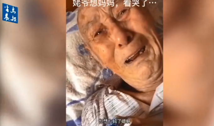 畫面太催淚！101歲老人「夢見過世媽媽」被叫醒　微笑回味夢境後「委屈大哭」：她不跟我說話