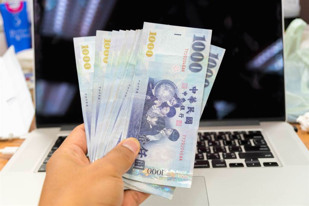 婆婆當年負債拋家！花光退休金「回頭要兒女照顧」　母親節討紅包「只有大姑聽話」她搖頭：該孝順嗎