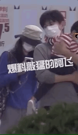 吳奇隆一家3口逛超市！2歲步步「活潑好動」超粘媽媽　劉詩詩笑談「母子相處細節」育兒觀被讚