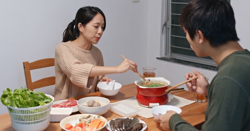 14年婚姻破裂！尪自主防疫「妻沒備三餐」氣到提離婚　 「法院判准」引網友論戰：女人就該要煮飯？