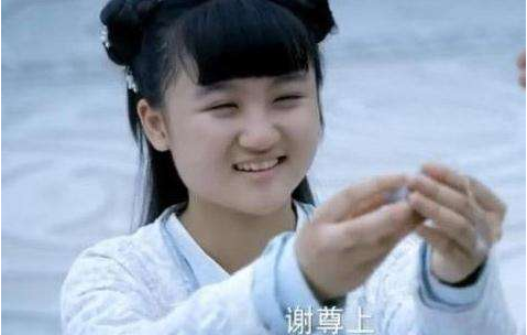 6歲被成龍抱著上舞台！14歲出演趙麗穎徒弟「被嘲長殘長殘」退圈　今20歲「容貌大變」完美逆襲
