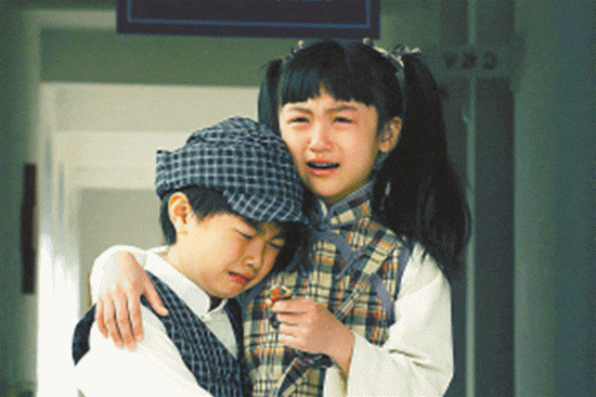 6歲被成龍抱著上舞台！14歲出演趙麗穎徒弟「被嘲長殘長殘」退圈　今20歲「容貌大變」完美逆襲