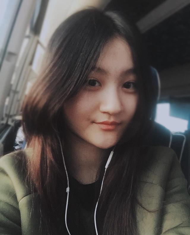 6歲被成龍抱著上舞台！14歲出演趙麗穎徒弟「被嘲長殘長殘」退圈　今20歲「容貌大變」完美逆襲