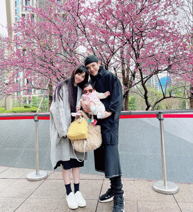 產後7個月正式復工！郭碧婷亮相活動「面色紅潤」氣色好　曝女兒「小奶皇名字由來」一臉幸福