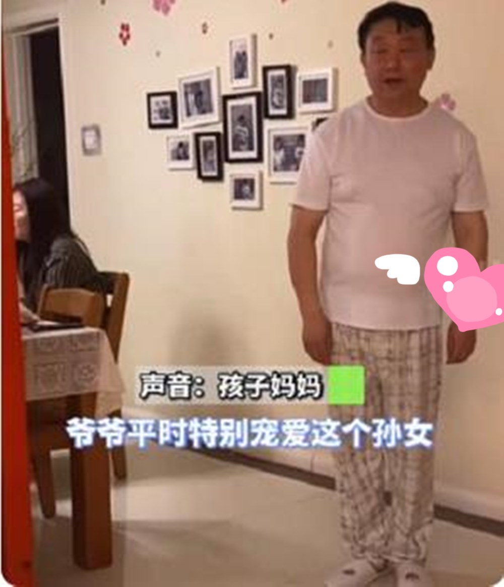 寶寶犯錯「被爸爸罰站」牆邊挨訓！阿公默默在遠處偷瞄　「超糾結心疼畫面」受網友力贊：最好的教育