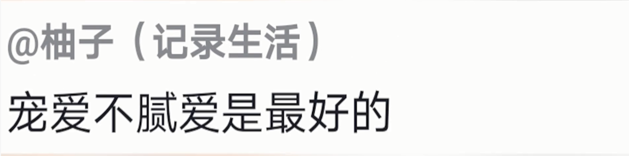 寶寶犯錯「被爸爸罰站」牆邊挨訓！阿公默默在遠處偷瞄　「超糾結心疼畫面」受網友力贊：最好的教育