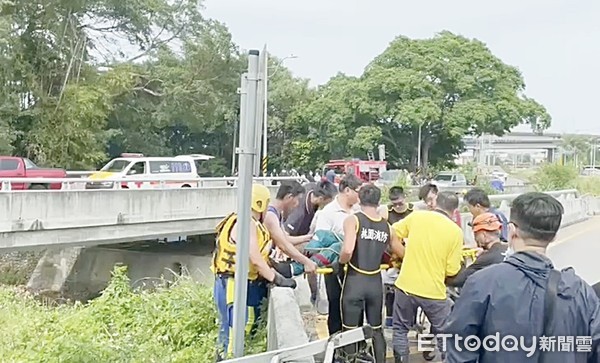 阿嬤原諒你了！18歲餐飲生「吵架離家卻遭撞落水」岸邊悲喚：你快出來　「才尋獲孝孫身體」不捨哀嘆惹鼻酸