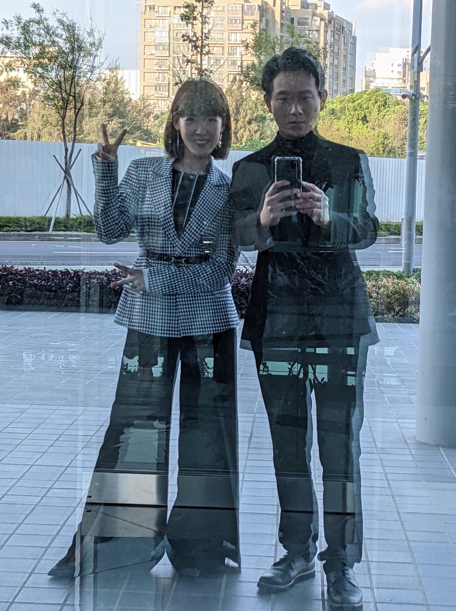 新婚才2個月！太太被診斷罹癌「綠葉男星蠟燭三頭燒」往返醫院　「常躲在陽台偷哭」如今不貪求：只求功德圓滿