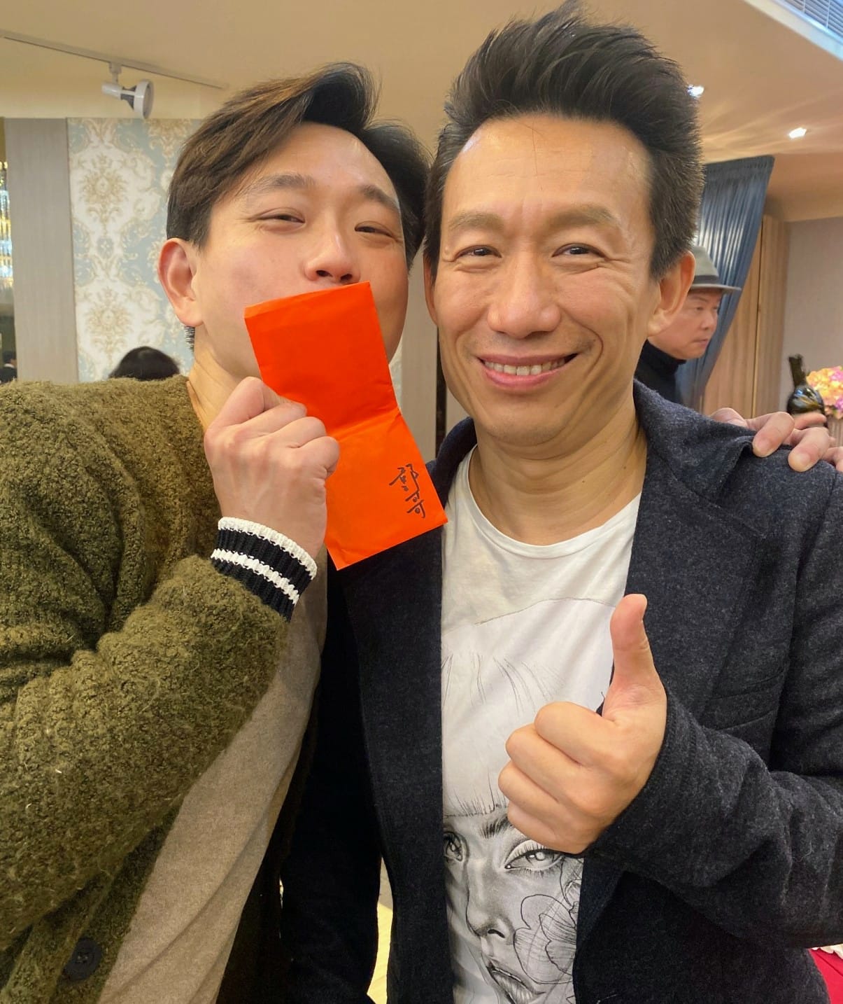 新婚才2個月！太太被診斷罹癌「綠葉男星蠟燭三頭燒」往返醫院　「常躲在陽台偷哭」如今不貪求：只求功德圓滿