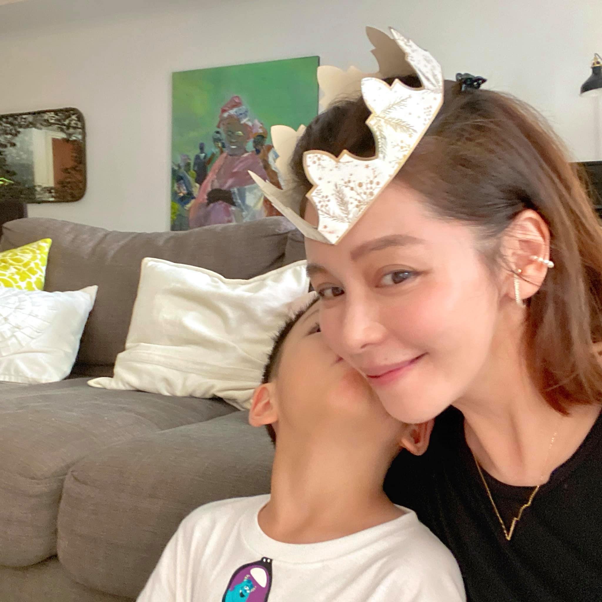 結婚當現成媽！徐若瑄坦言「不知怎麼當繼母」見手寫卡片淚崩　被質疑「只愛親生兒」2繼女霸氣發聲
