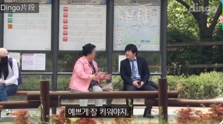我老婆懷孕啦！他即將當爸「開心把喜訊告訴路人」　民眾反應全被拍「老爺爺親人式祝賀」感動全網❤️