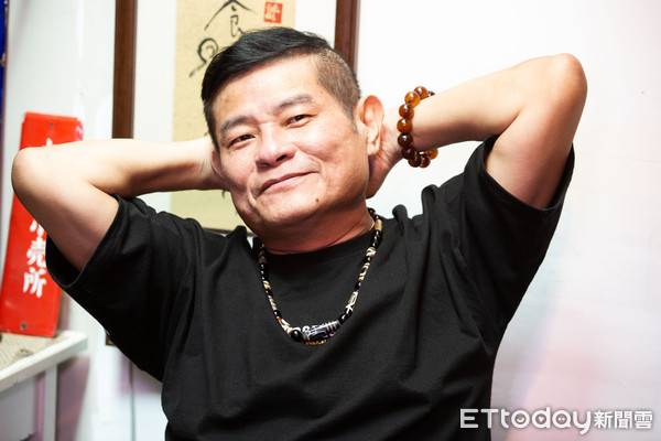 唯獨她支持我！許效舜「棄法警進演藝圈」親友全反對　錄影中「突接到爸爸電話」當場崩潰：好想再抱抱她