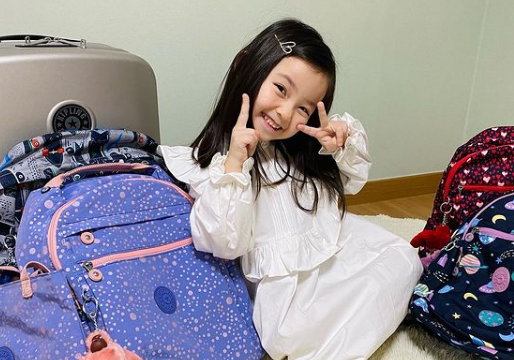 不二家牛奶妹是妳！3歲萌妹「療癒系娃娃臉蛋」爆紅全網　12歲「仙女顏值升級」粉絲再度融化❤️