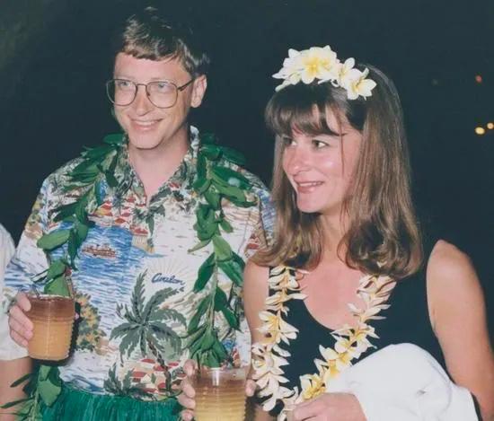 損失80億！比爾蓋茨「結束27年婚姻」情史被扒出　「婚後每年和初戀同居一周」被另一個情婦背叛