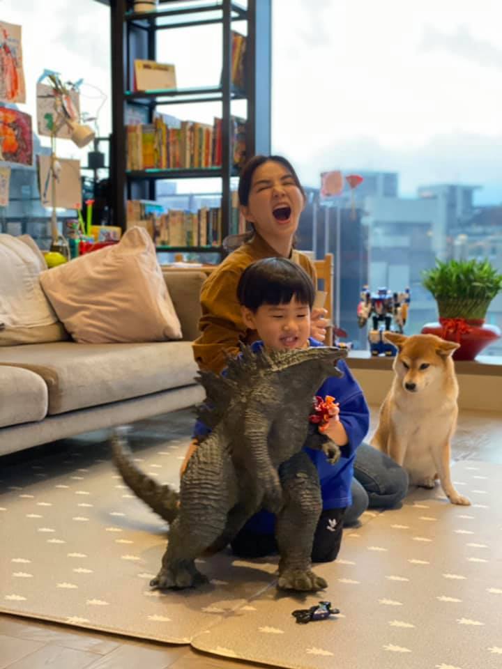 母親節突然道歉！Ella喊話兒子「抱歉把你帶來」：世界不再美好　4歲兒吐心願「還想跟媽媽出去玩」