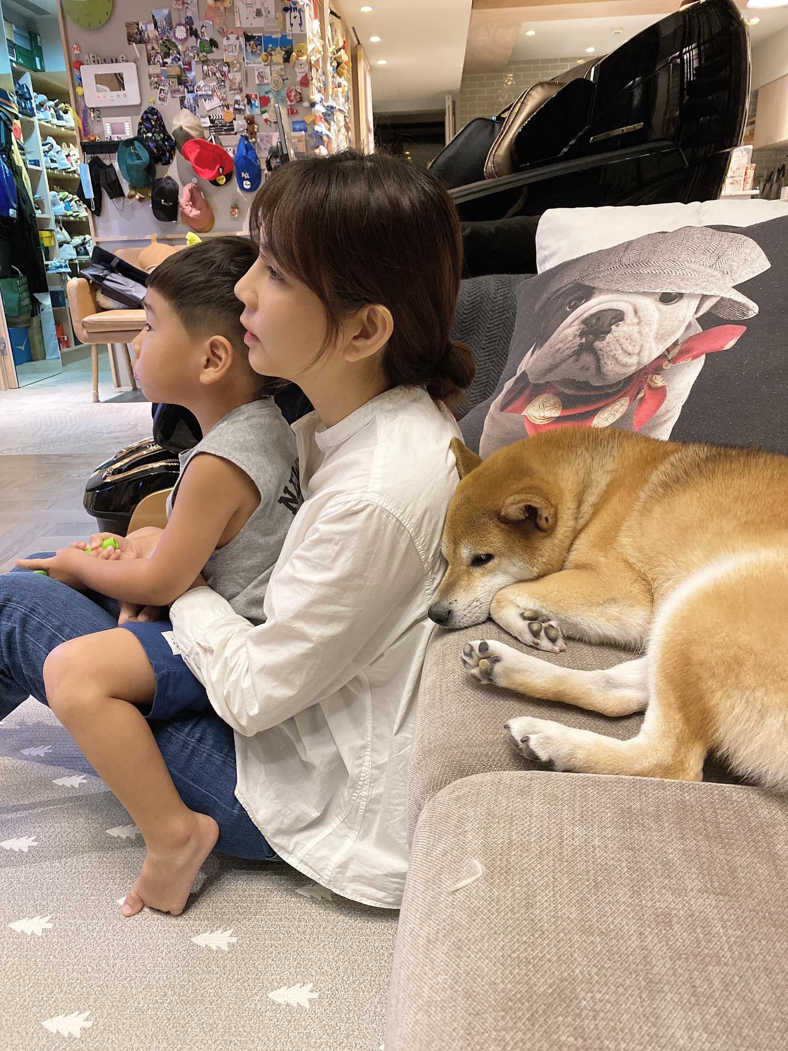 母親節突然道歉！Ella喊話兒子「抱歉把你帶來」：世界不再美好　4歲兒吐心願「還想跟媽媽出去玩」