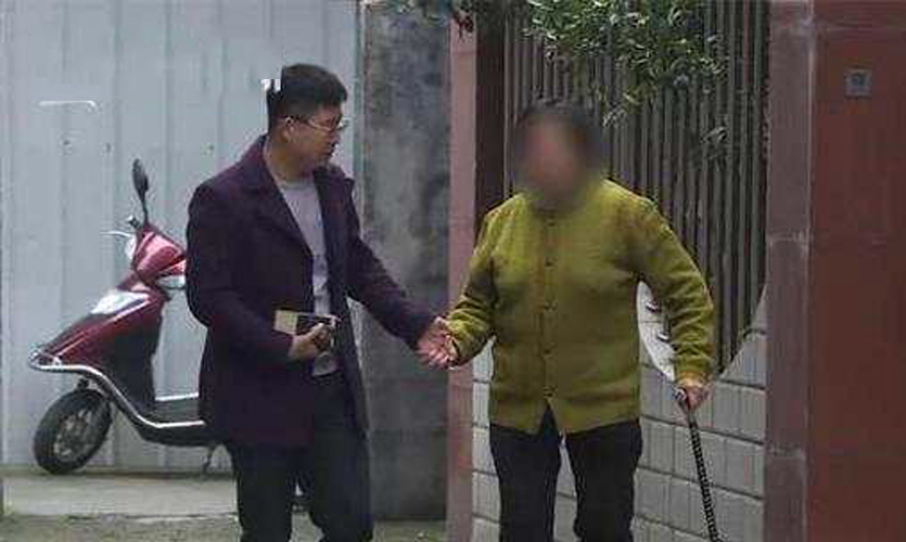 沒錢治病！年老母親向「年薪260萬兒子」求助卻被拒絕　面對質問「兒子道出實情」反獲全網支持