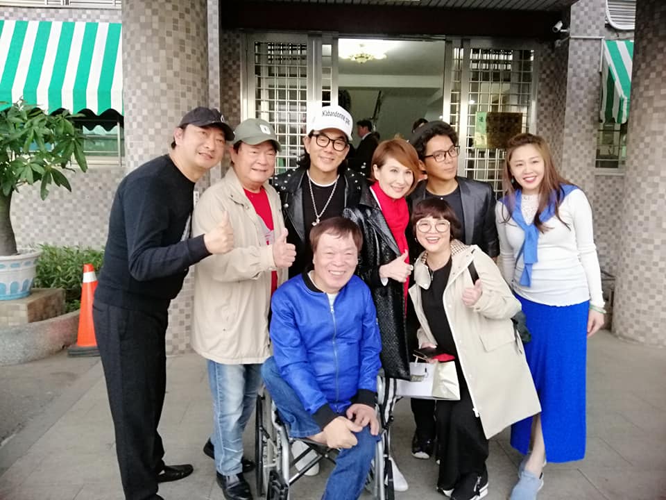 消失整整8年！阿吉仔一夕負債3千萬「被迫街頭賣唱」　不輕易落淚認輸「如今近況曝光」超激勵人心