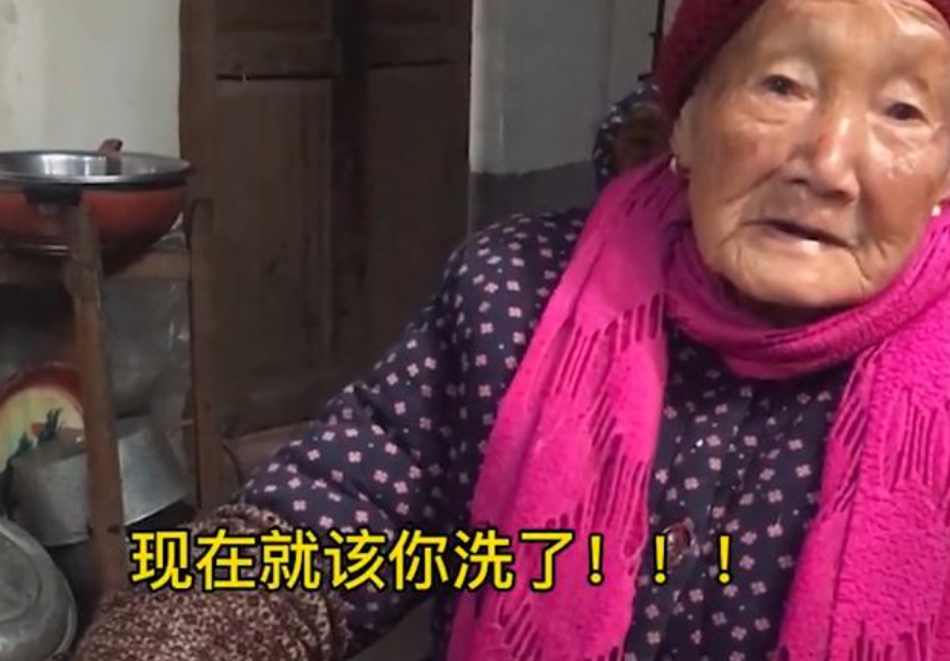 飯後丈夫「使喚妻子」去洗碗！95歲阿嫲聞言當場變臉　一番「傳男不傳女理論」獲網友怒贊