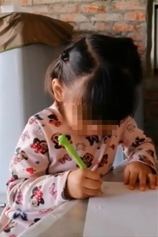 住50年老舊豬舍！3歲小妹妹「一幅畫感動義工團」免錢幫蓋新家　不捨她「隨時害怕房子塌」和父母擠2坪房