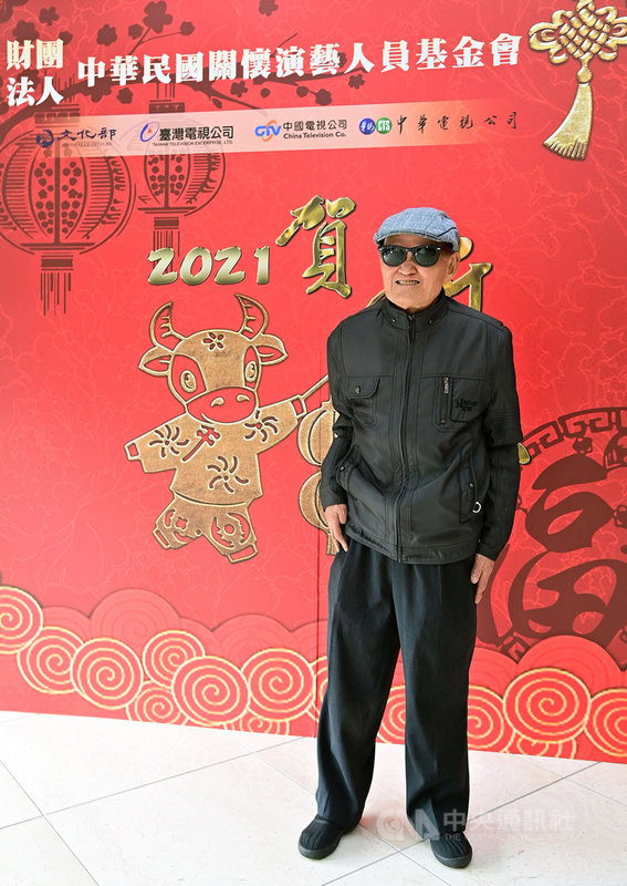 拒靠接濟！李炳輝考上街頭藝人「淡水市場奮力賣唱」　近況曝光樂觀喊：靠自己養活