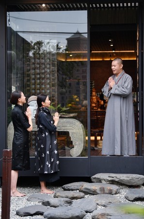 閨蜜一起修佛！方文琳領柯淑勤入門「意外揭她俠女性格」低調行善　修行靜心「著手花東安老計畫」：靠勞力自足