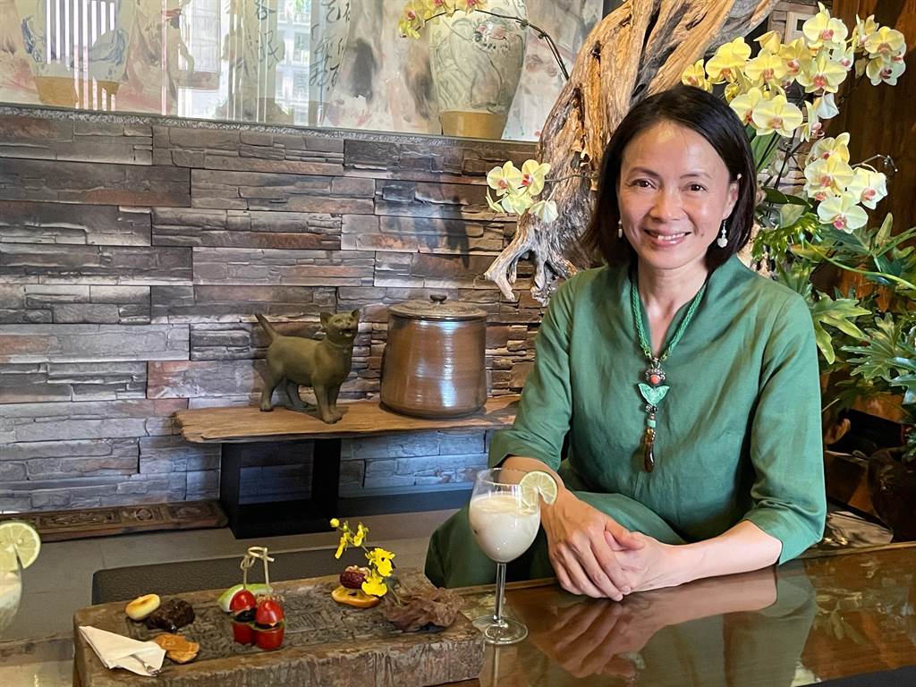 閨蜜一起修佛！方文琳領柯淑勤入門「意外揭她俠女性格」低調行善　修行靜心「著手花東安老計畫」：靠勞力自足