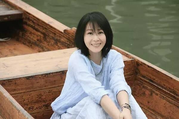 45歲做母親！堅持「與丈夫分房睡9年」出門看不同電影　51歲依然幸福美滿「道破婚姻真諦」