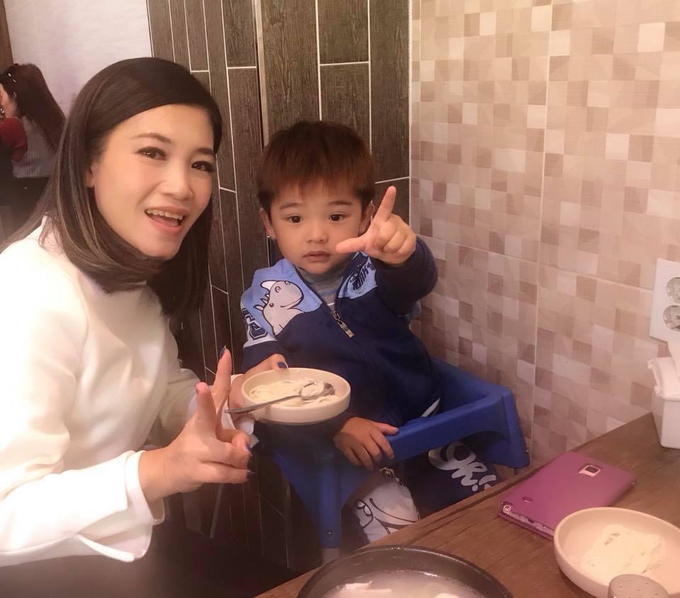 嫁到好尪！黃妃老公「砸百萬大手筆寵愛」送太太一間房　「娘家就在附近」結婚16年全以妻為主