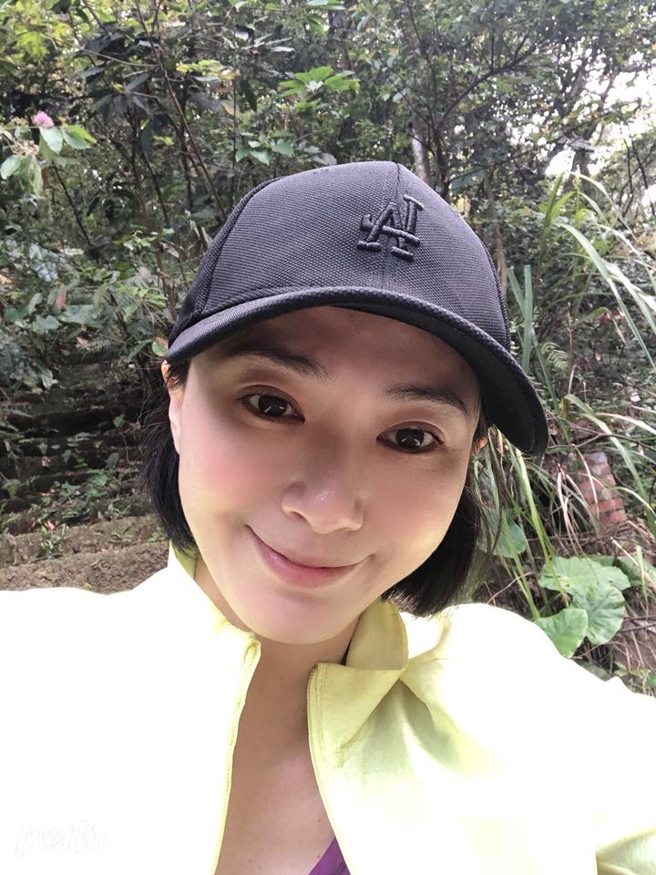 好老公認證！侯怡君「放閃尪帥氣背影」甜喊：要找會煮飯的嫁　蕭大陸「私下寵妻對話曝」20年從沒變過