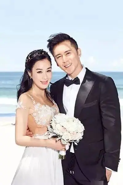 愛情不怕晚！她46歲「3婚帶3子」嫁小12歲老公　曝「婚後生活」：活得精彩的女人從不懼年齡