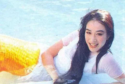 愛情不怕晚！她46歲「3婚帶3子」嫁小12歲老公　曝「婚後生活」：活得精彩的女人從不懼年齡