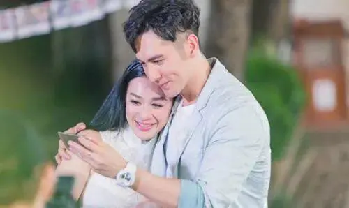 愛情不怕晚！她46歲「3婚帶3子」嫁小12歲老公　曝「婚後生活」：活得精彩的女人從不懼年齡
