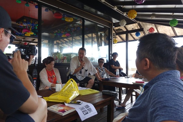 從放牛班到數理天才！蚱蜢王子「拋下似錦前程」闖蕩歌壇唱紅《迴》　消失多年「搖身成為美國富豪」精彩過餘生