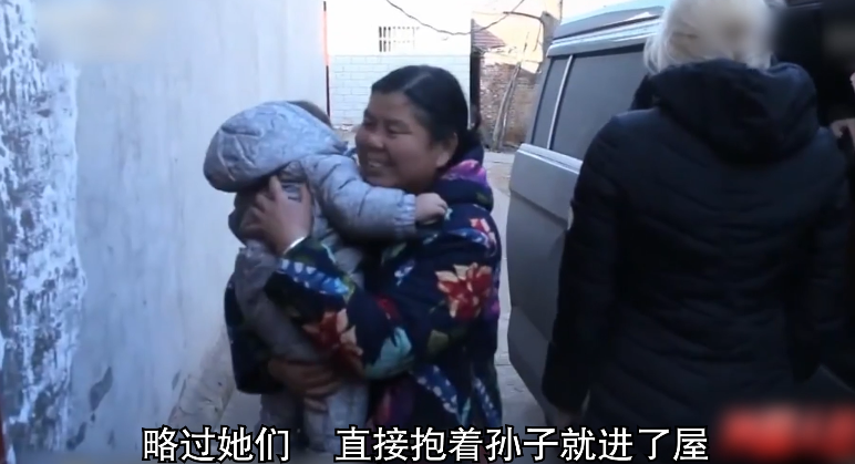 福氣真大！農村小伙只有國小文化「卻娶到烏克蘭高學歷美女」　生下混血兒「婆婆卻依舊不滿意」