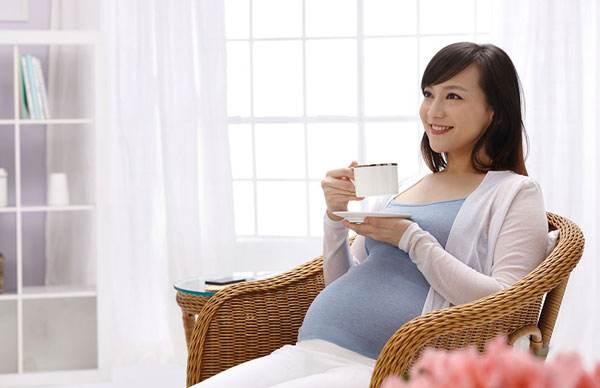 分娩前！產婦偷偷給醫生「塞紙條」：出意外先保我　醫生得知「捨子保母原因」心酸又心疼