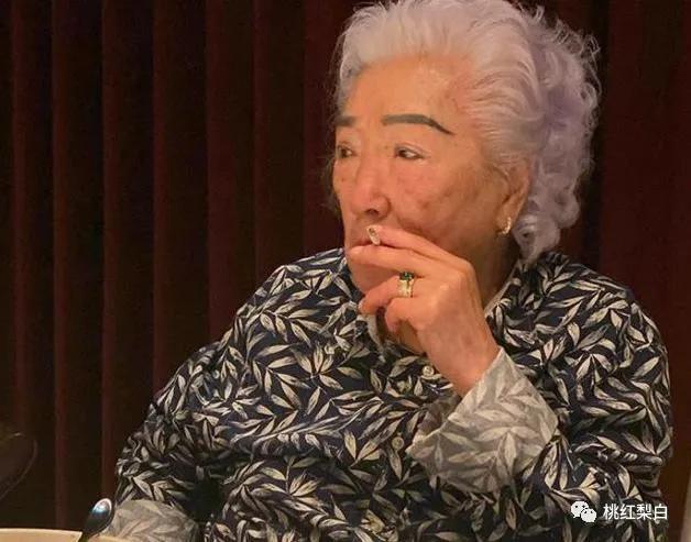 寧要媳婦不要仔！她不讓王祖賢進門「幫前兒媳要4億分手費」　豪門寶藏婆婆活成了傳奇