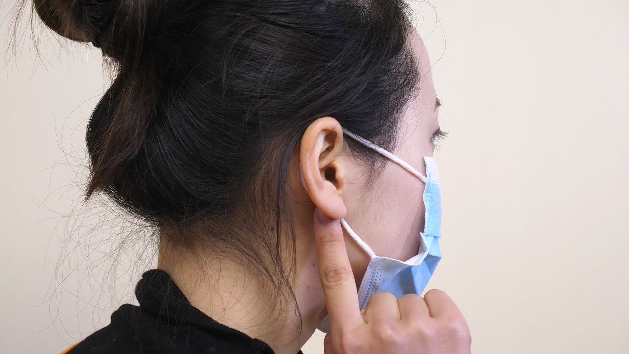 戴口罩耳朵痛爆！網友哀嚎「衛生紙加工護耳」還是紅一片　醫師巧手「垃圾變神物」1.4萬人讚：物盡其用