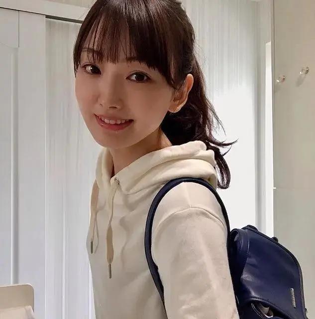 41歲顏值身材都太逆天！單親媽「和19歲女兒同框像姐妹」　分享「日常保養秘訣」：當真是美魔女