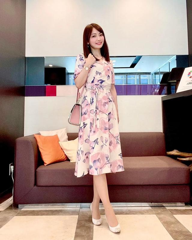 41歲顏值身材都太逆天！單親媽「和19歲女兒同框像姐妹」　分享「日常保養秘訣」：當真是美魔女