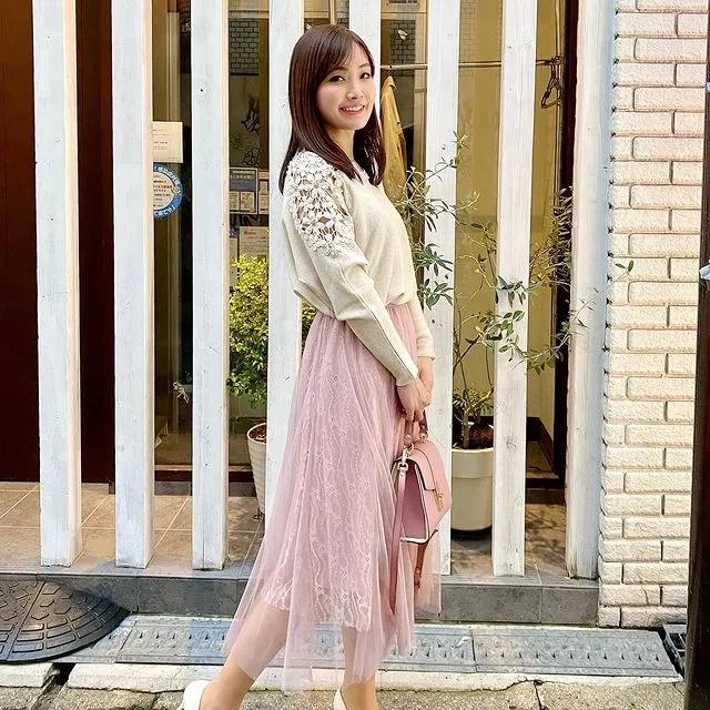41歲顏值身材都太逆天！單親媽「和19歲女兒同框像姐妹」　分享「日常保養秘訣」：當真是美魔女