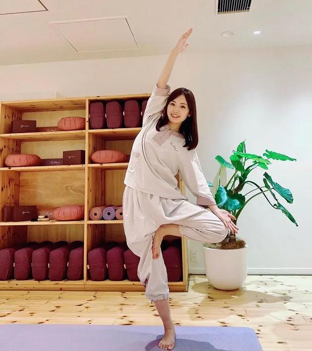 41歲顏值身材都太逆天！單親媽「和19歲女兒同框像姐妹」　分享「日常保養秘訣」：當真是美魔女